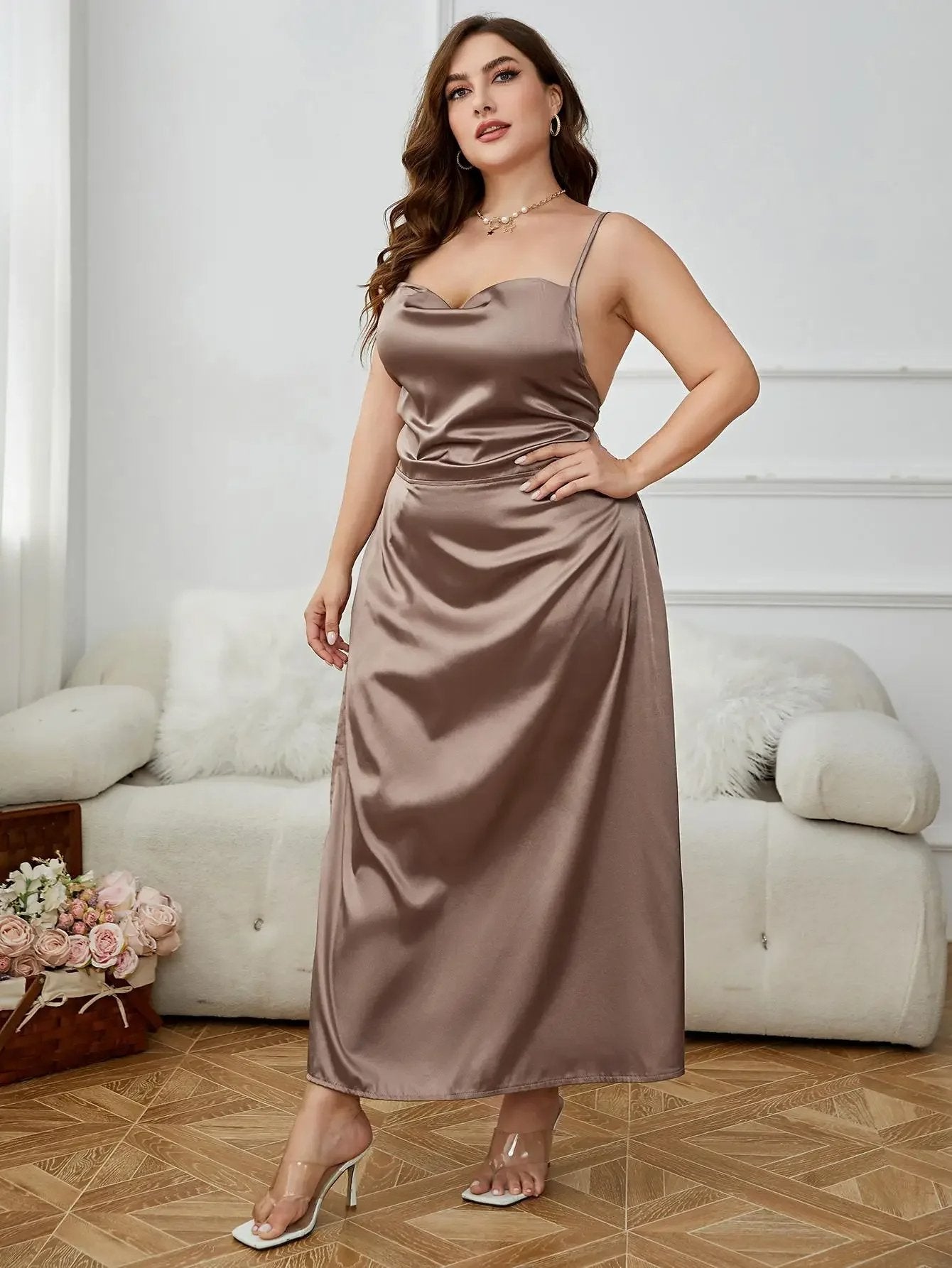 Vestido de Cetim Plus Size