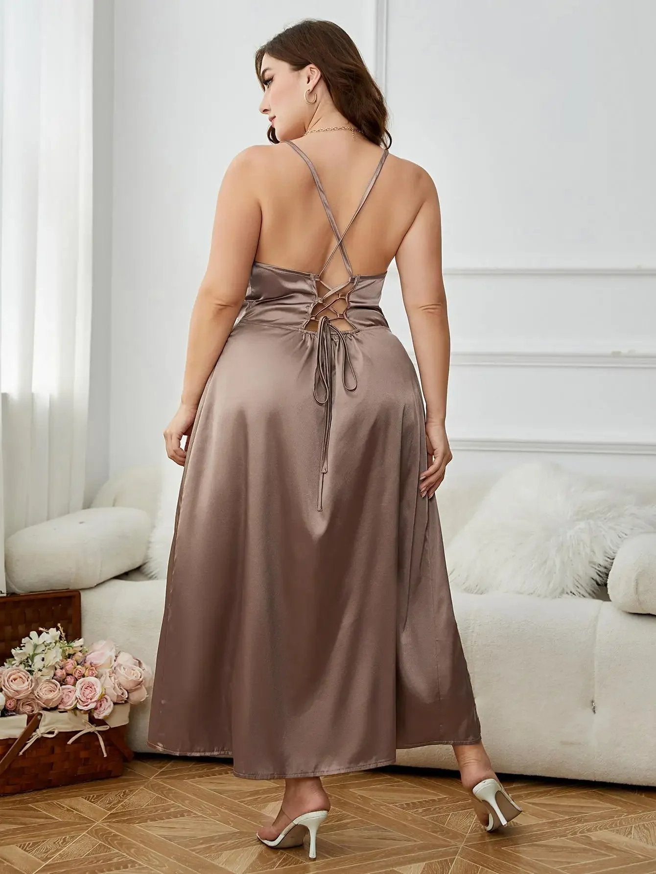 Vestido de Cetim Plus Size